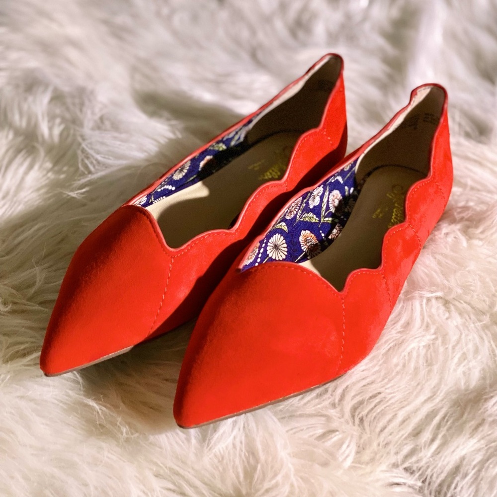 Seychelles • Scallop-Edge Red Suede Island Flat 6 - Picture 2 of 8